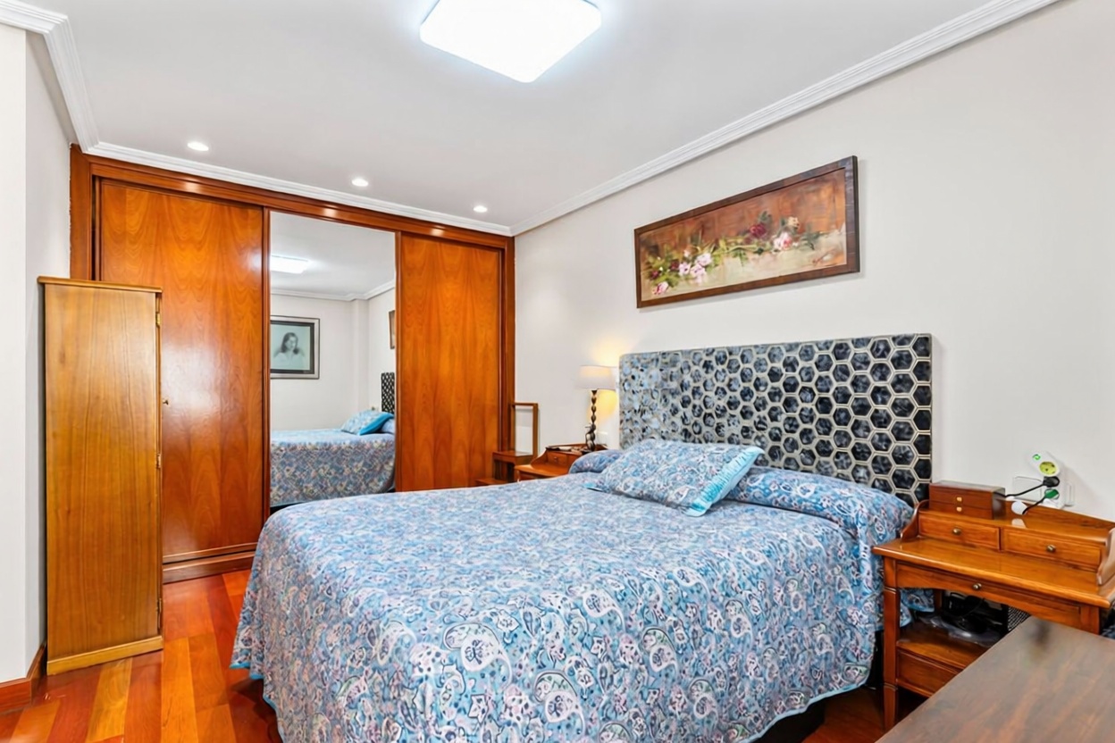 Appartement en première ligne de plage à Gijón — Chambre