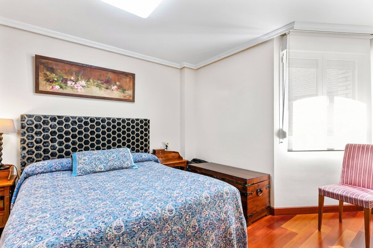 Appartement en première ligne de plage à Gijón — Chambre