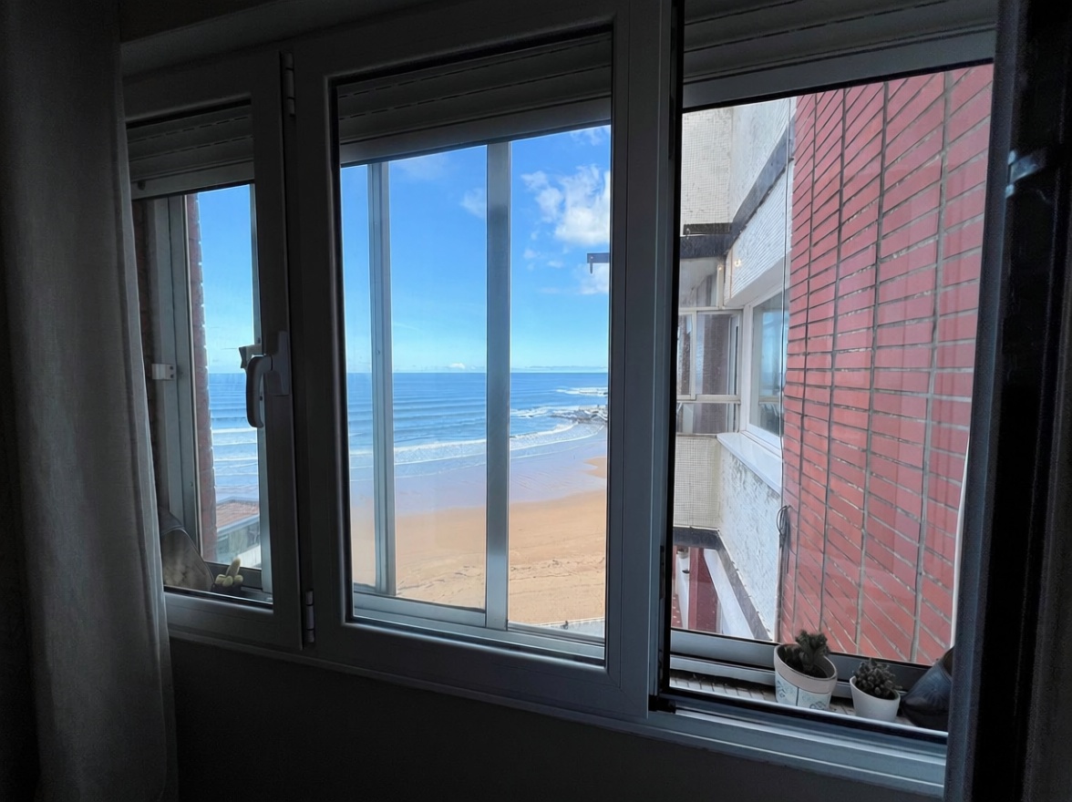 Beachfront flat in Arona — Bathroom