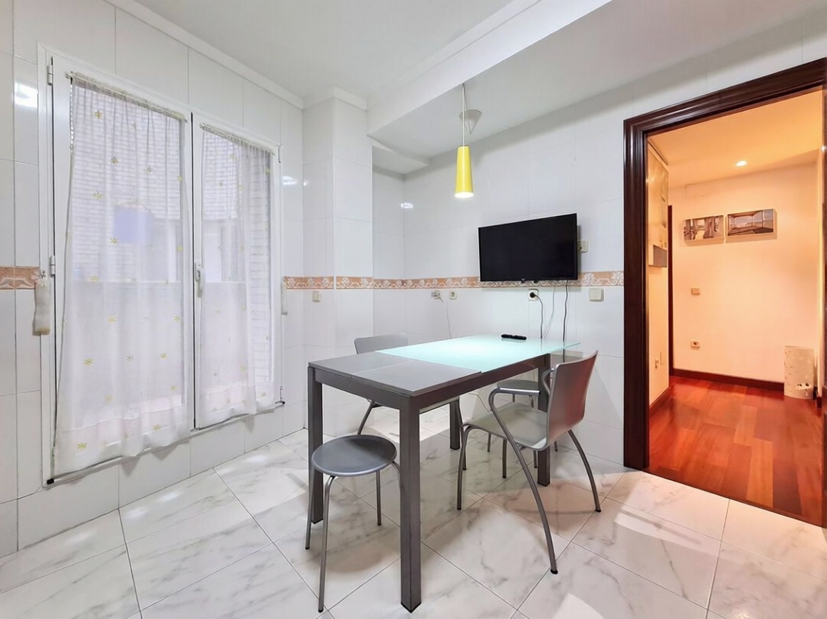 Appartement en première ligne de plage à Gijón — Chambre
