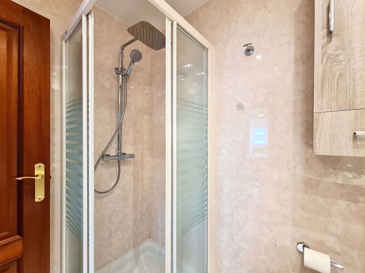 Appartement en première ligne de plage à Gijón — Chambre