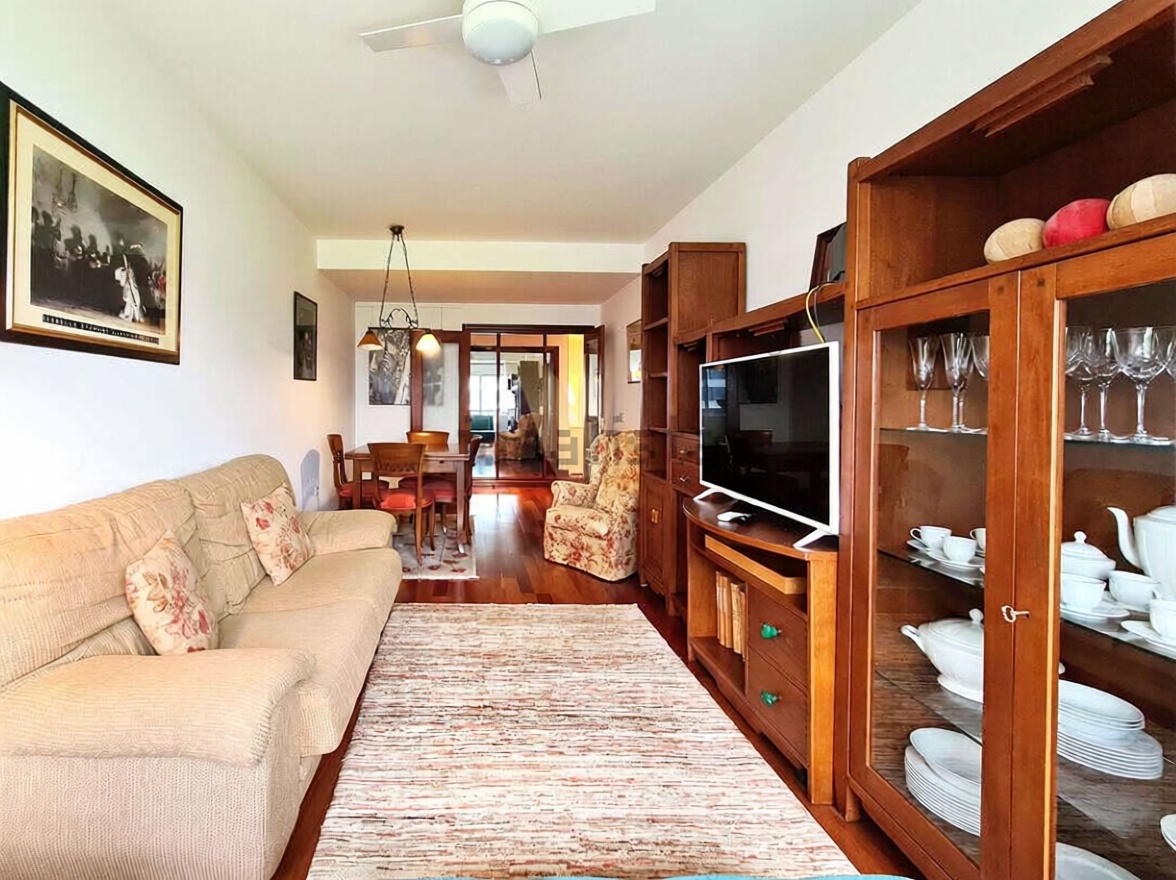 Appartement en première ligne de plage à Gijón — Séjour