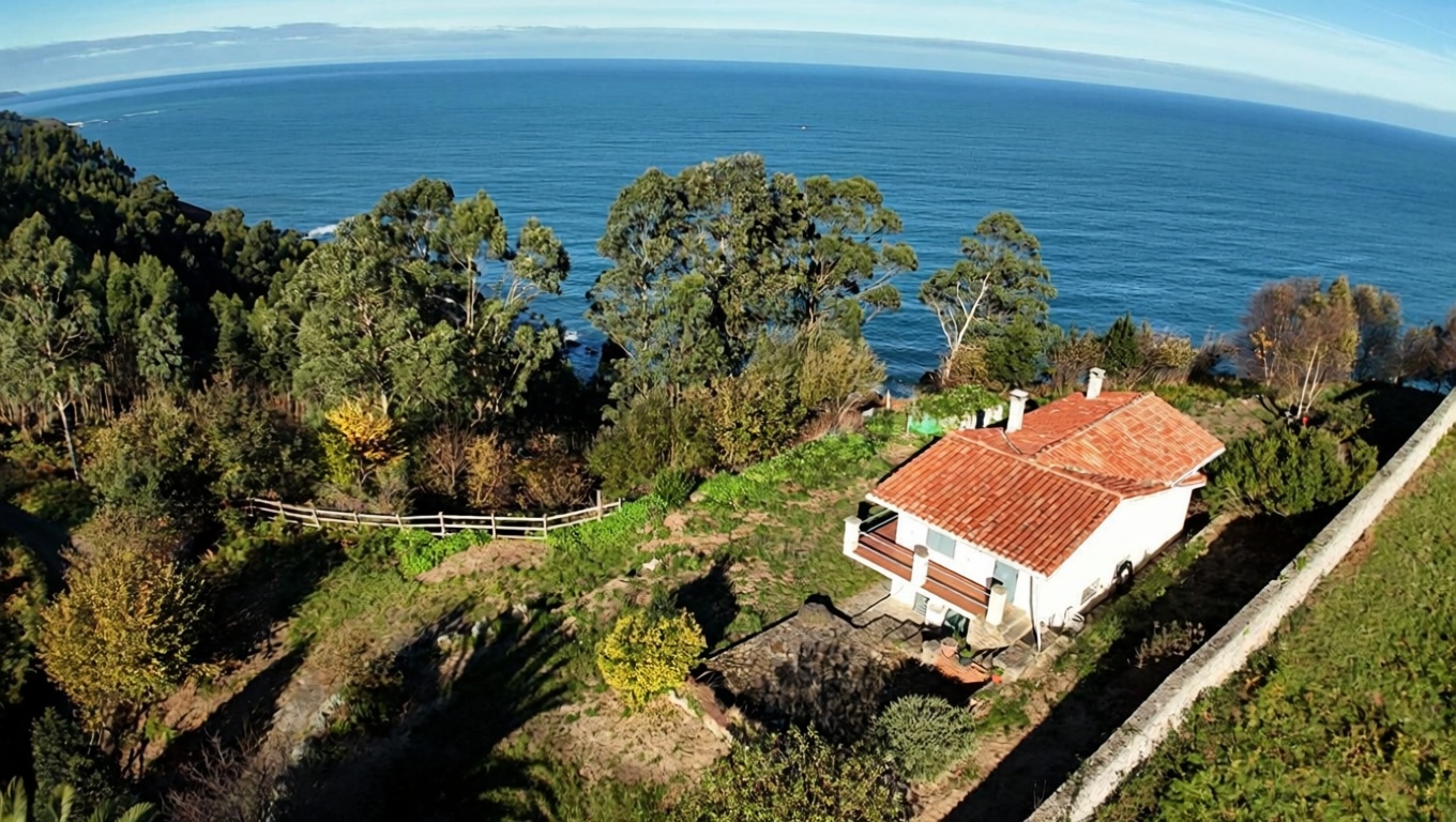 Chalet with direct beach access in Oriente, Asturias — Aerial