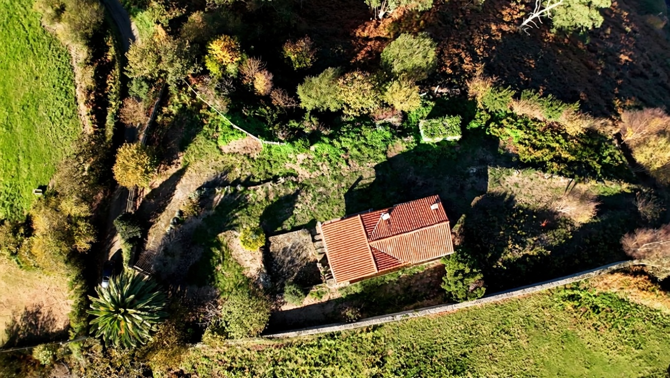 Chalet with direct beach access in Oriente, Asturias — Aerial