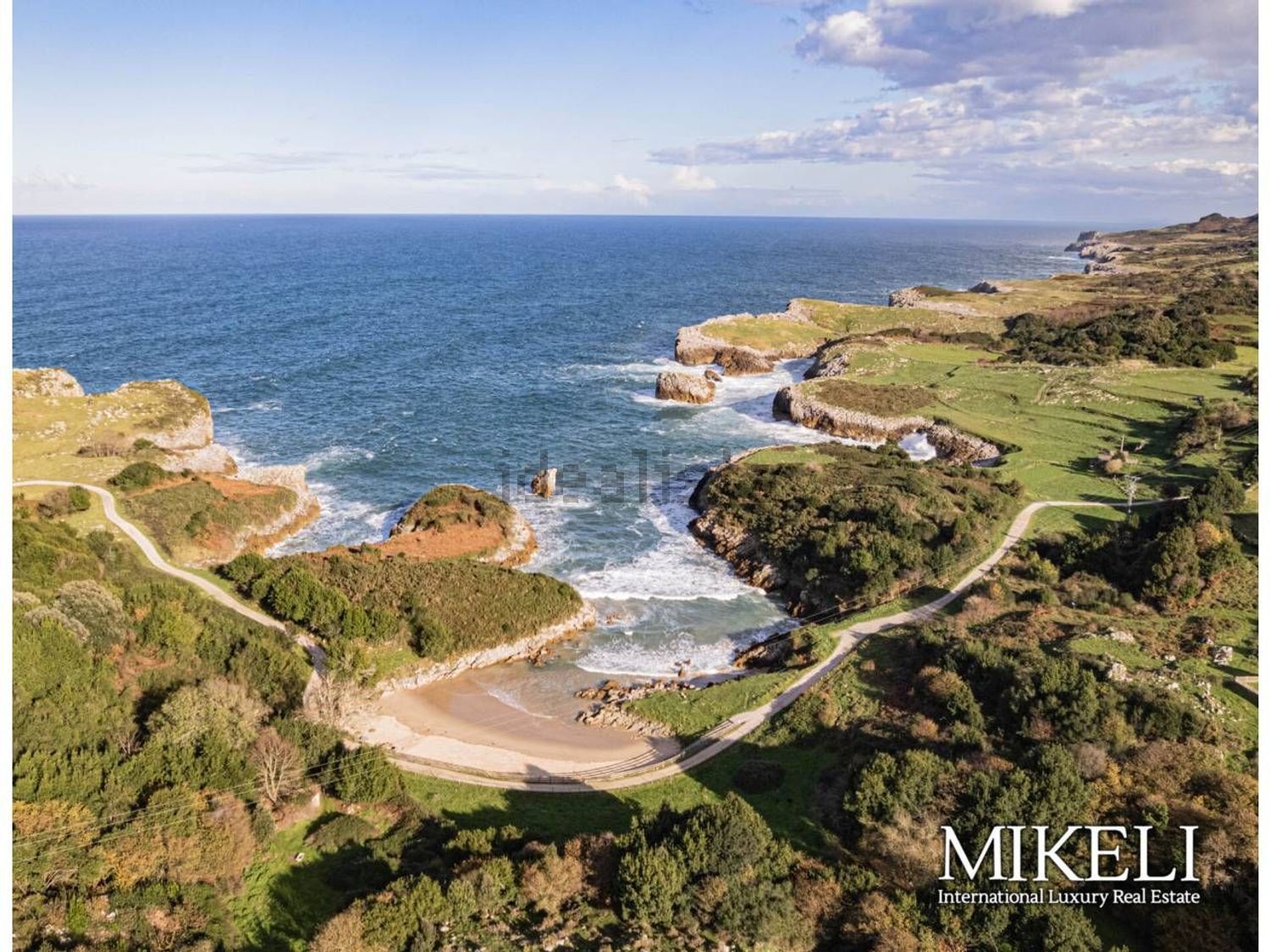 Chalet with direct beach access in Llanes