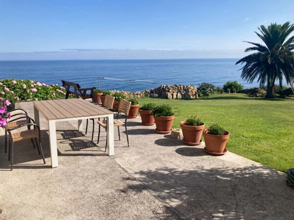 Chalet with direct beach access in San Vicente de la Barquera