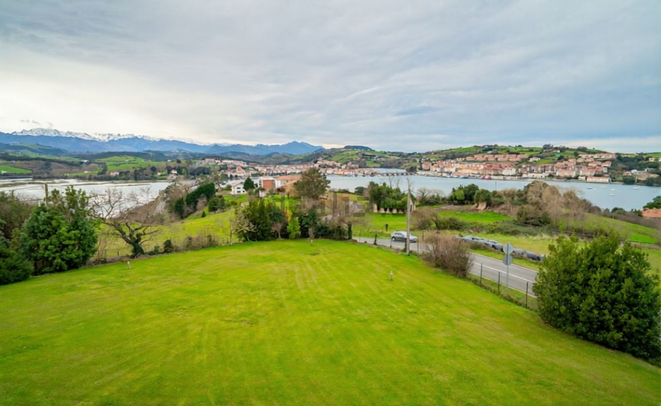 Chalet with direct beach access in San Vicente de la Barquera — Sea view