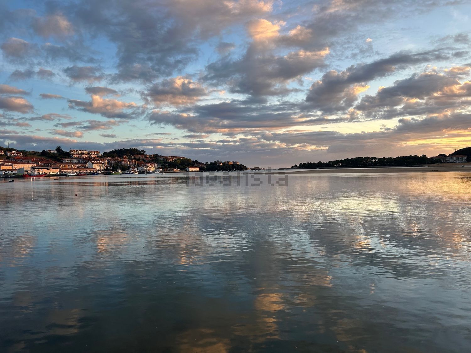 Apartamento em primeira linha de praia em San Vicente de la Barquera — Vista mar