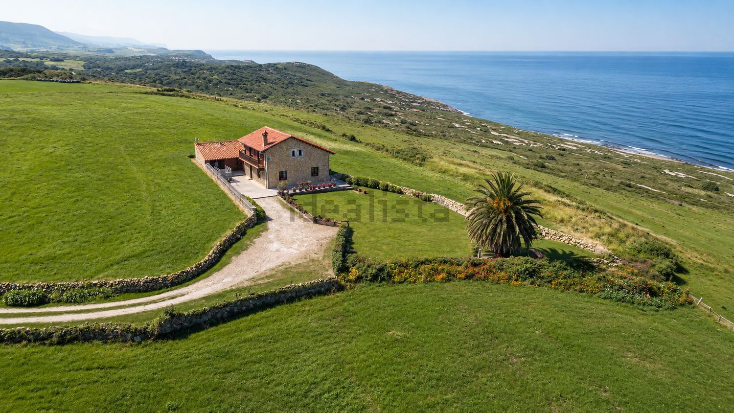Chalet com acesso direto à praia em San Vicente de la Barquera — Aérea