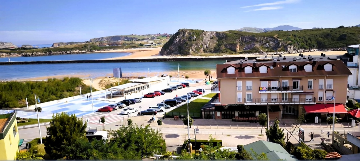 Beachfront duplex in Suances — Sea view
