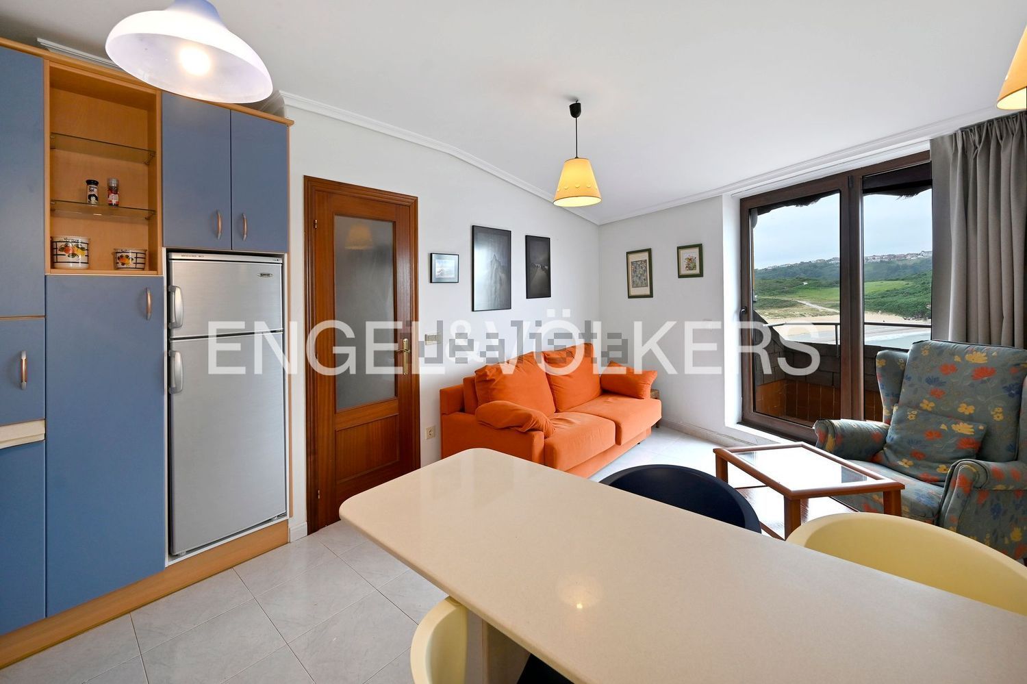 Apartamento em primeira linha de praia em Santander — Sala