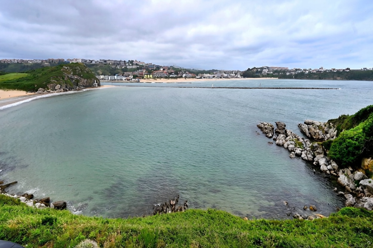 Beachfront flat in Santander — Bedroom