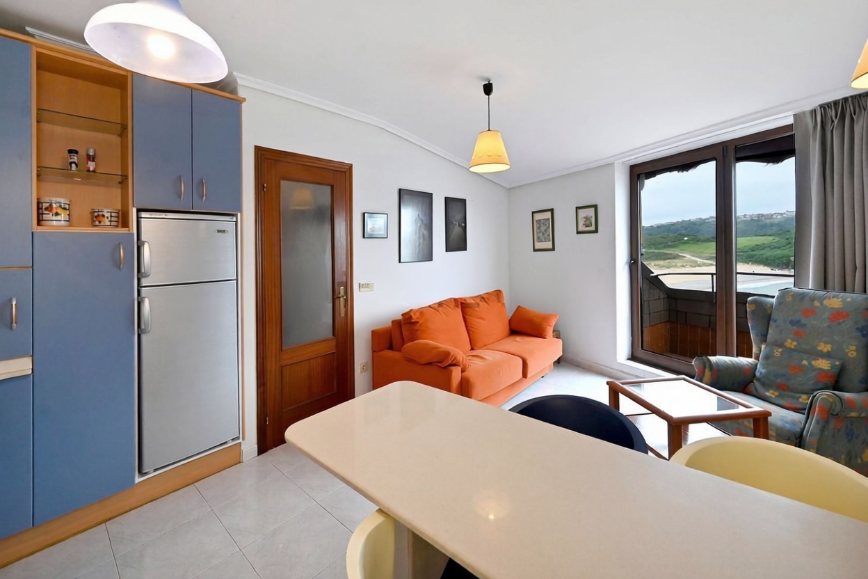 Beachfront flat in Santander — Living room
