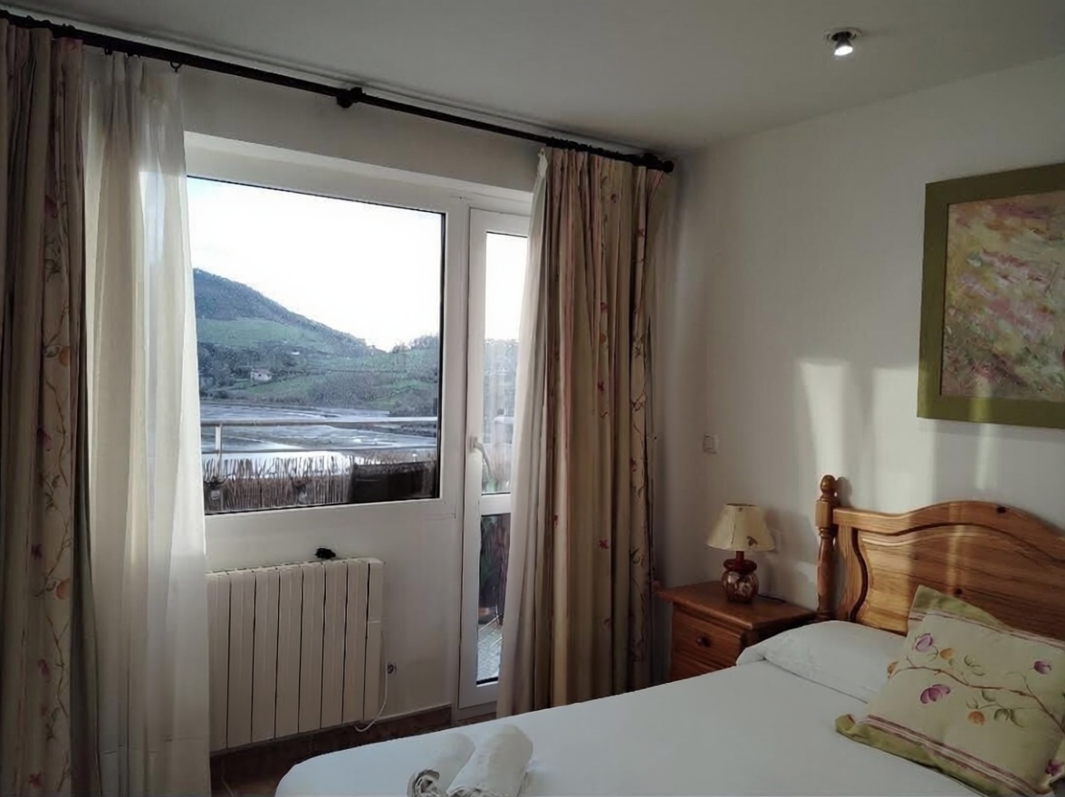 Beachfront flat in Santander — Bedroom