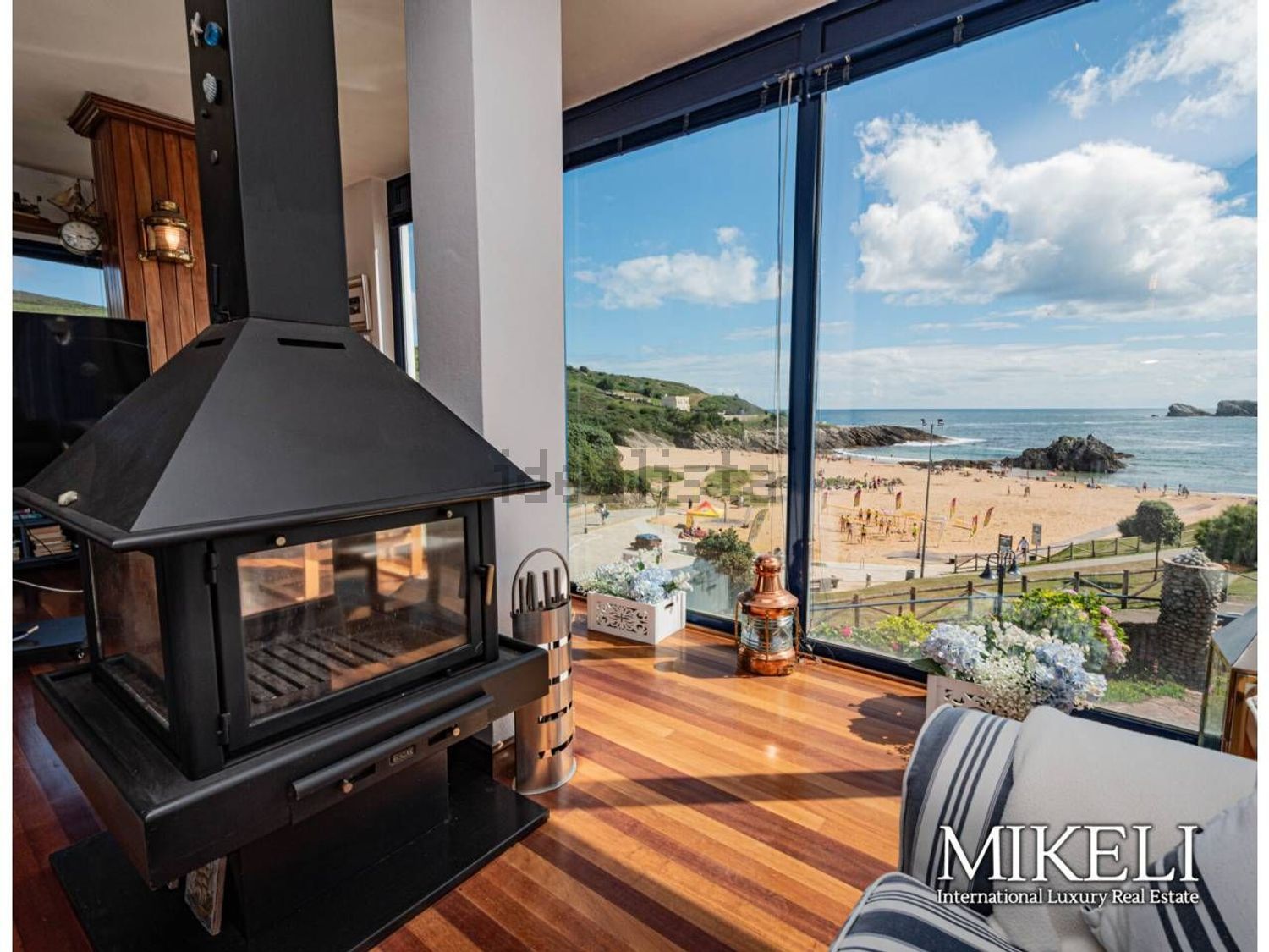 Chalet com acesso direto à praia em Soto de la Marina — Sala