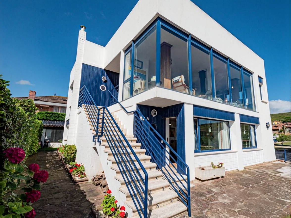 Chalet avec accès direct à la plage à Soto de la Marina — Façade