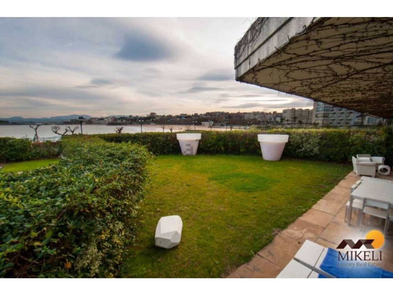 Apartamento em primeira linha de praia em Santander