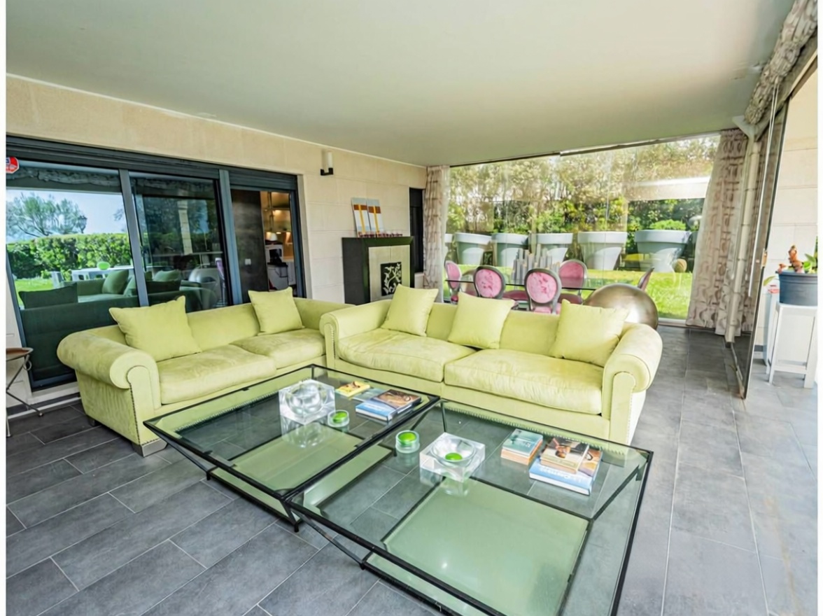 Apartamento em primeira linha de praia em Santander — Sala