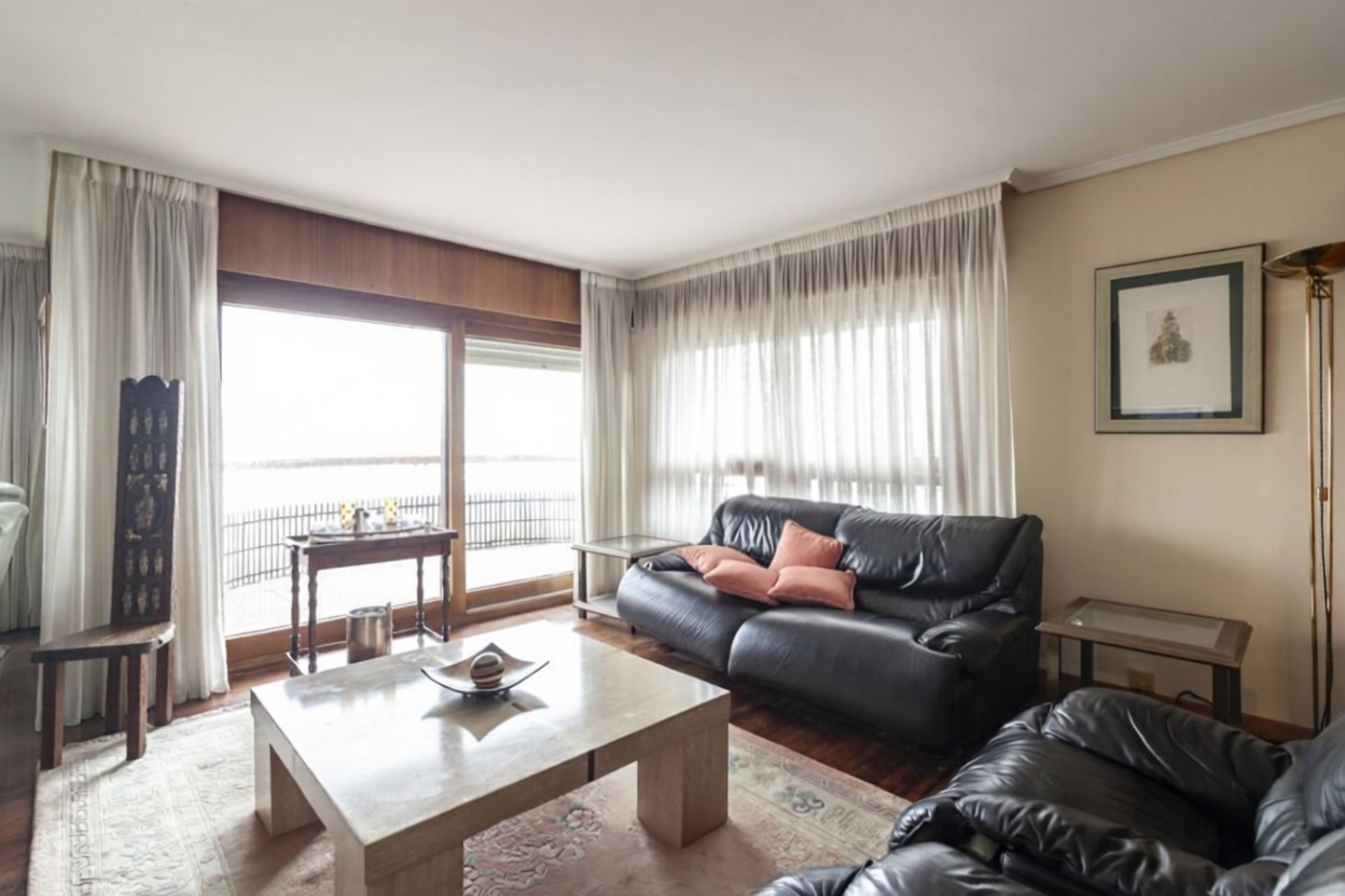 Beachfront duplex in Santander — Living room