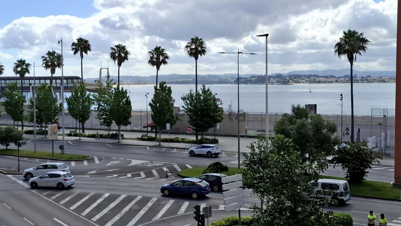 Beachfront flat in Santander — Sea view