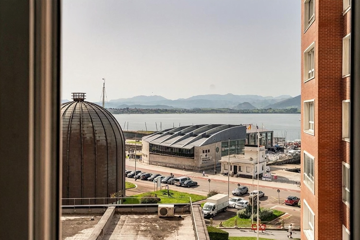 Beachfront flat in Santander