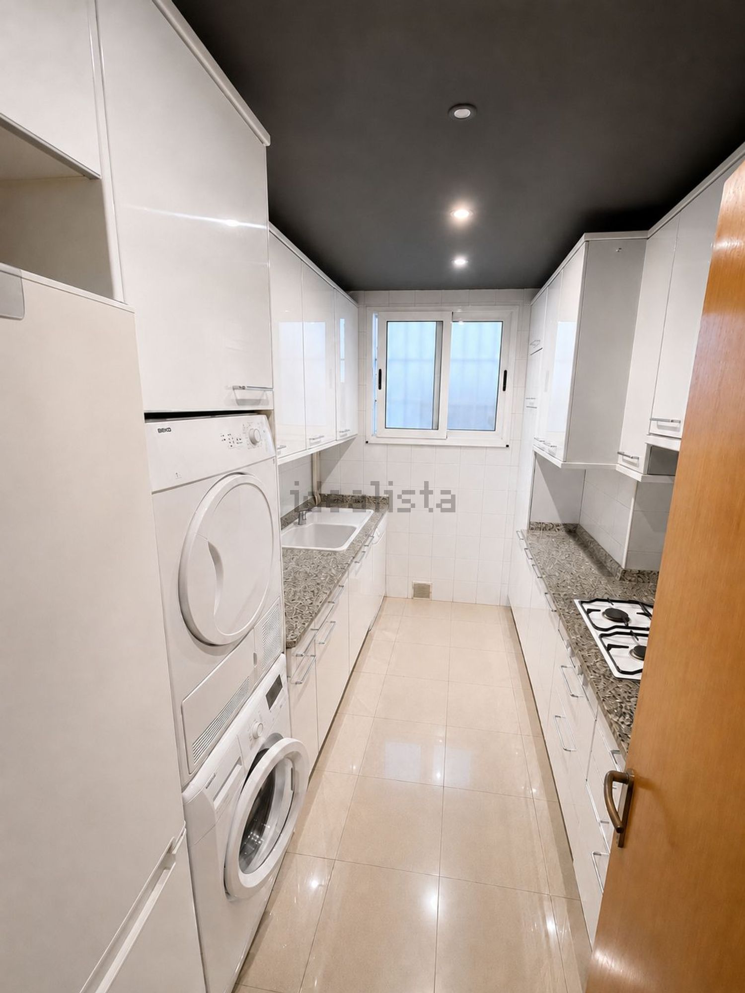 Apartamento em primeira linha de praia em Santander — Cozinha