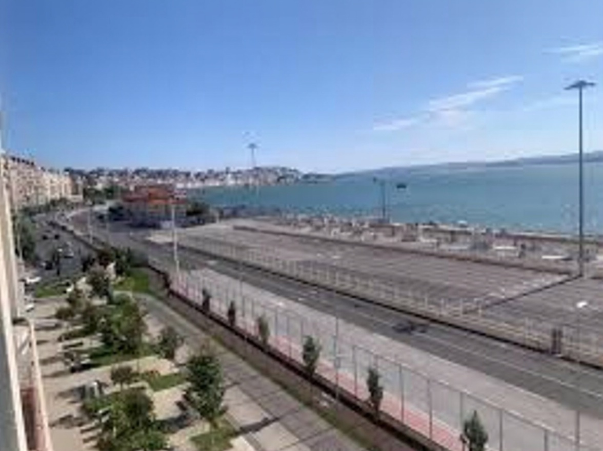 Piso en primera línea de playa en Santander — Vista mar