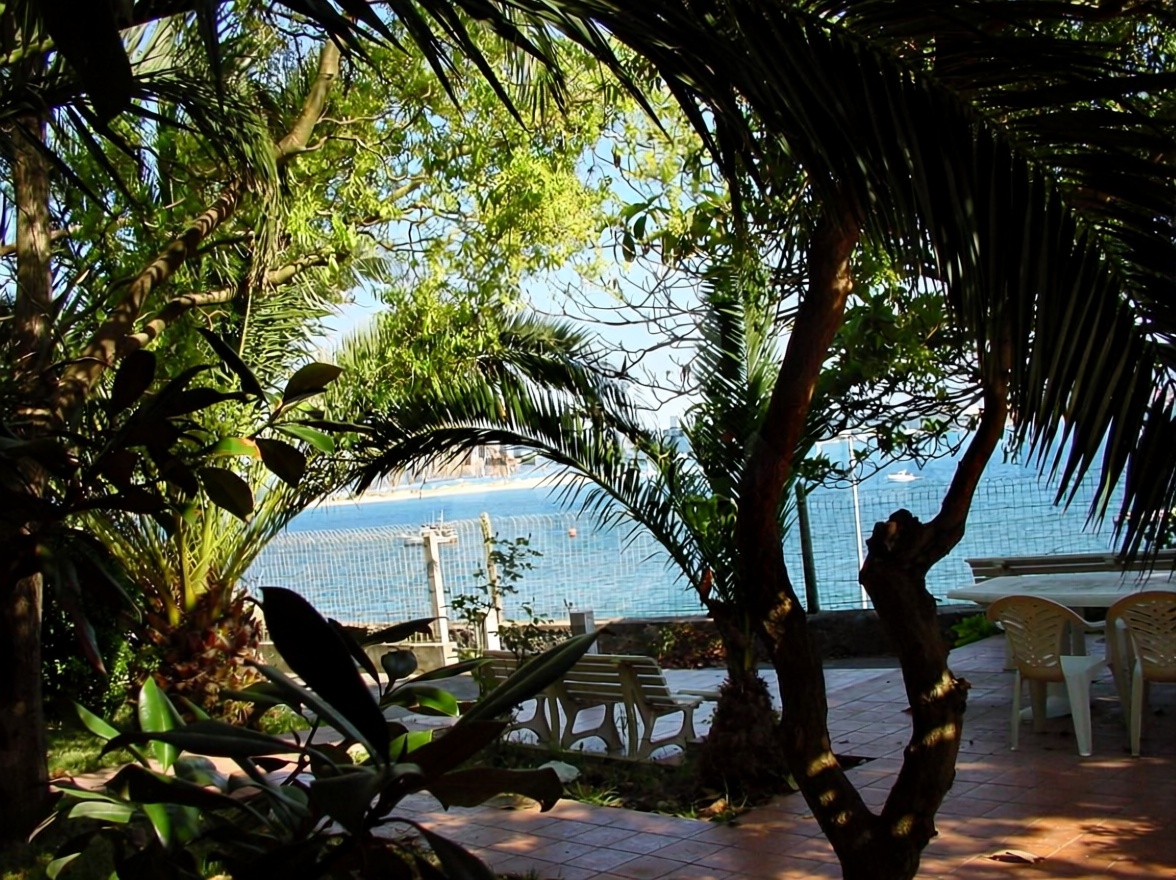 Chalet with direct beach access in Santander — Sea terrace