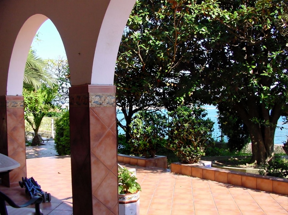 Chalet with direct beach access in Santander — Sea terrace