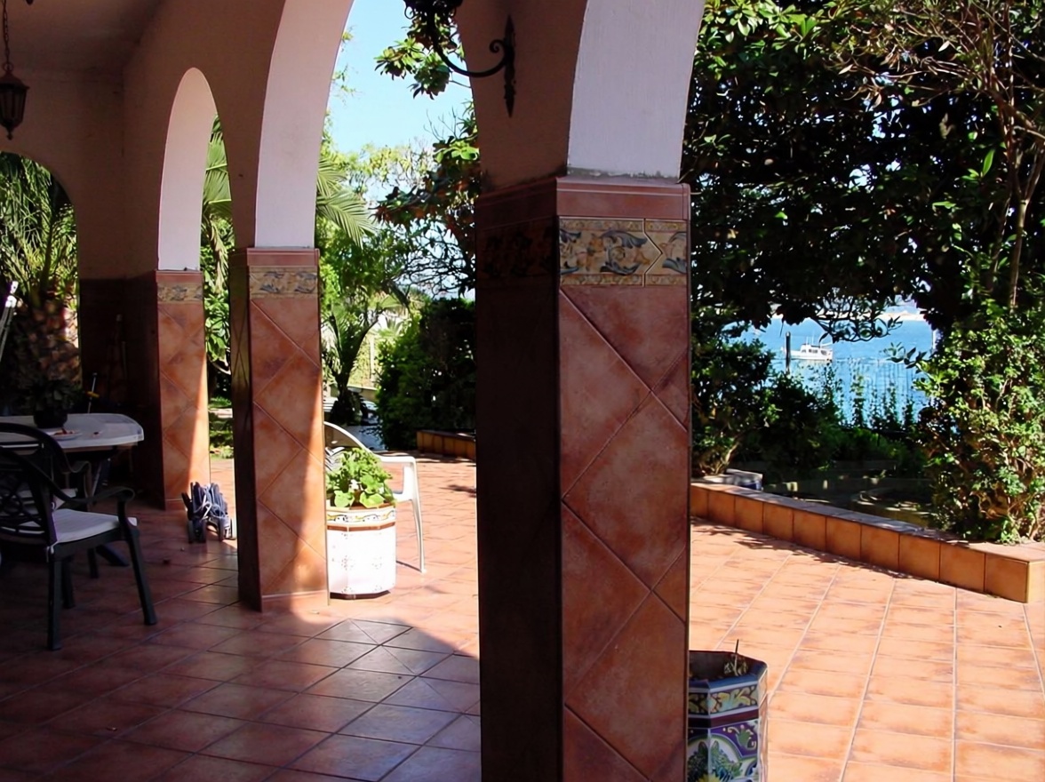 Chalet with direct beach access in Santander — Sea terrace