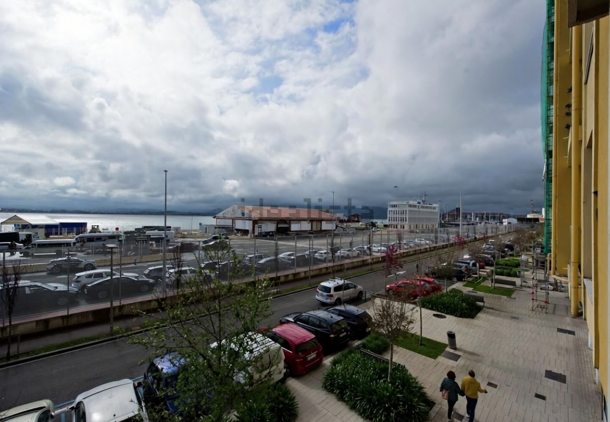Piso en primera línea de playa en Santander — Vista mar