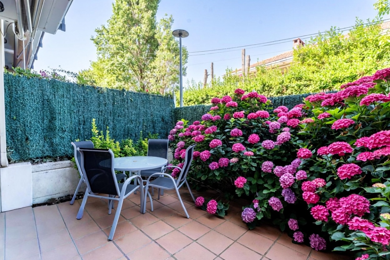 Beachfront duplex in Trasmiera, Cantabria — Terrace