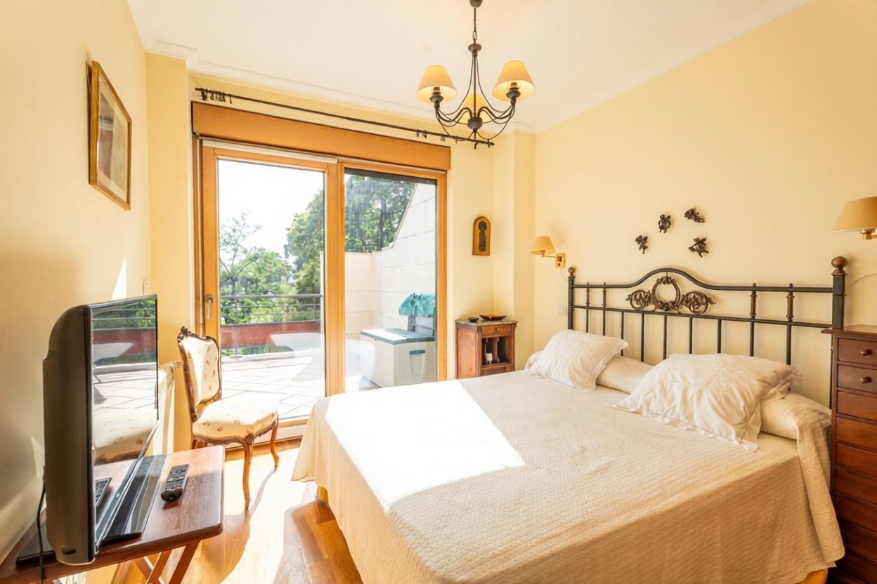 Beachfront duplex in Trasmiera, Cantabria — Bedroom