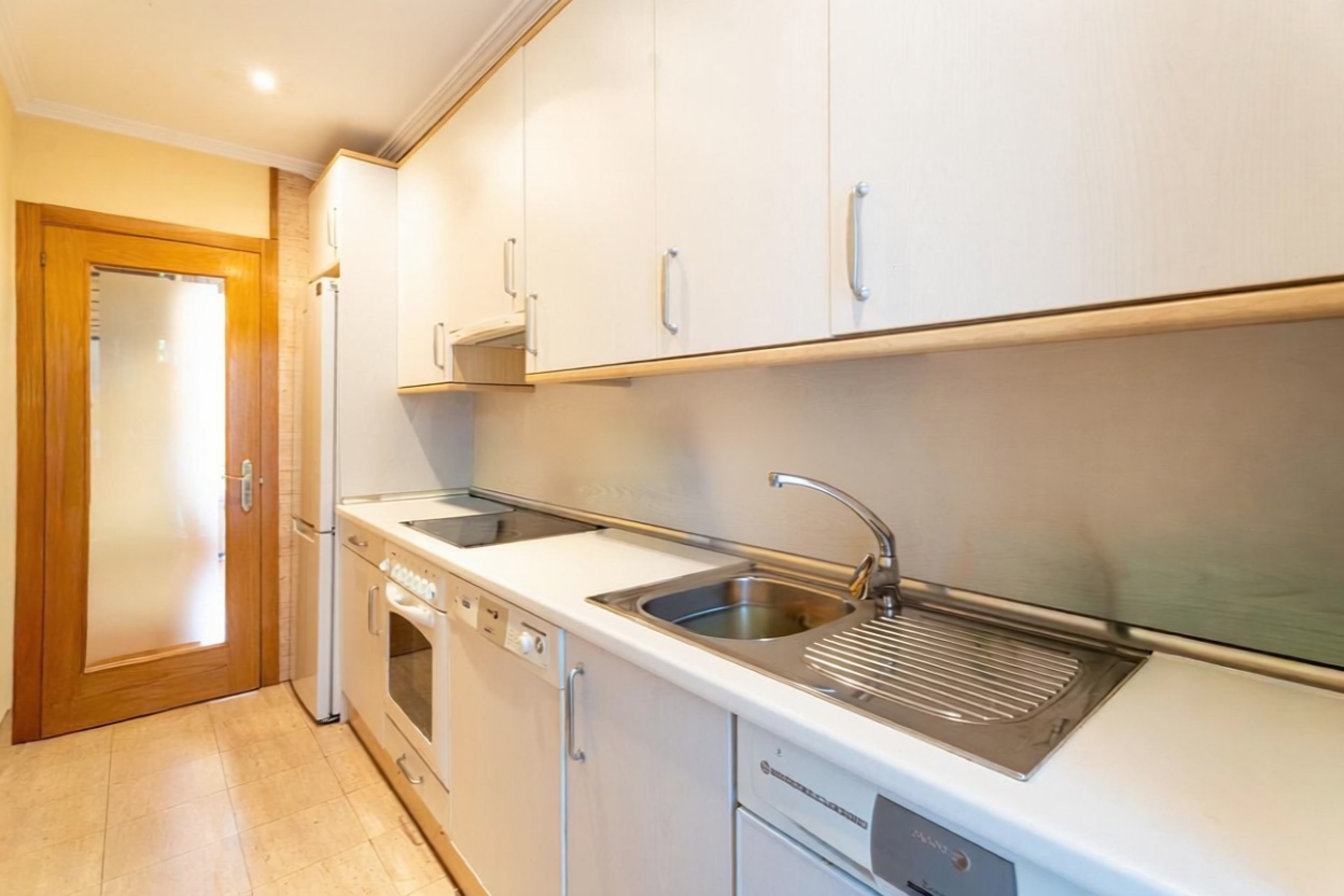 Beachfront duplex in Trasmiera, Cantabria — Kitchen