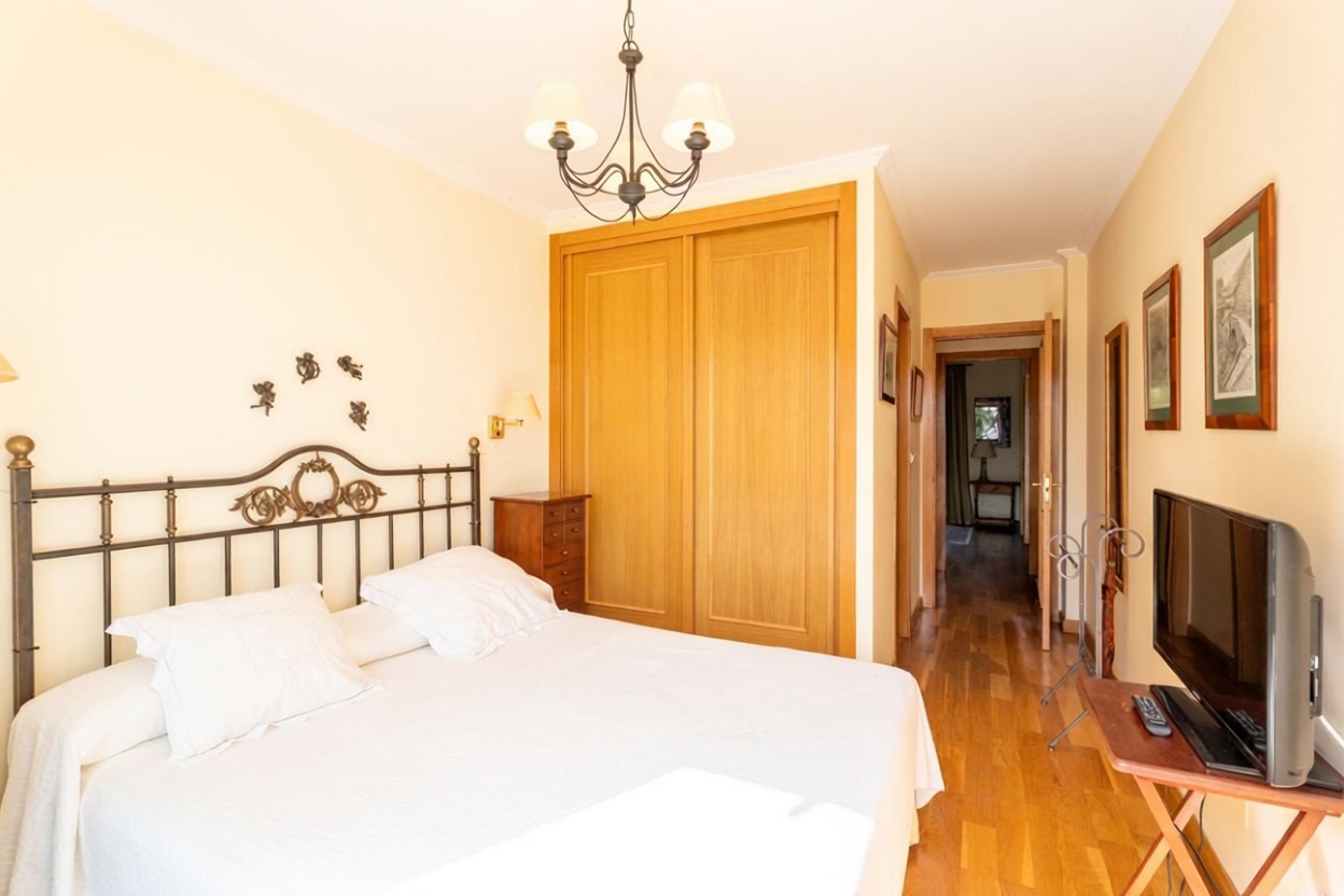 Beachfront duplex in Trasmiera, Cantabria — Bedroom