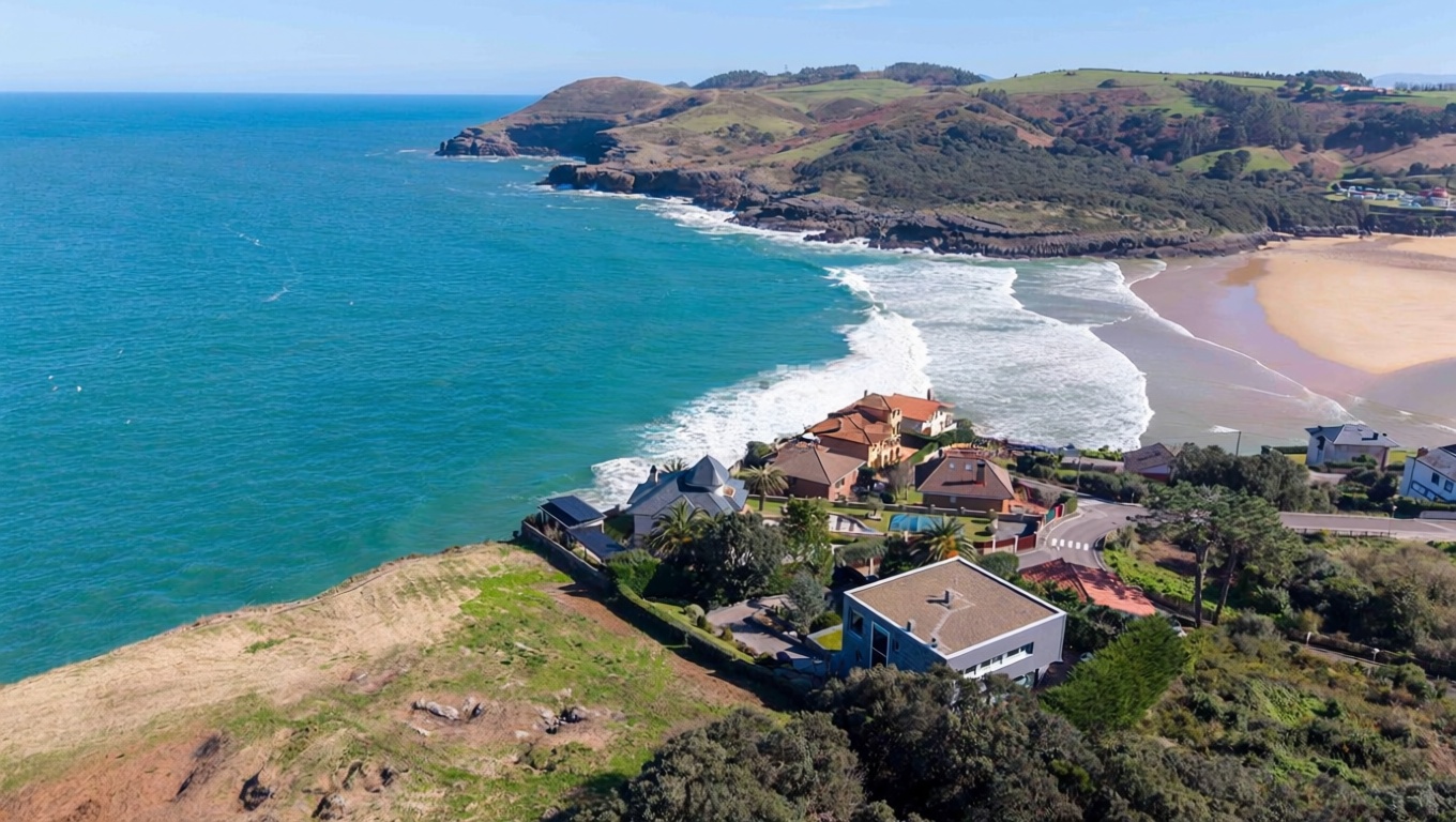 Chalet with direct beach access in Ajo — Aerial