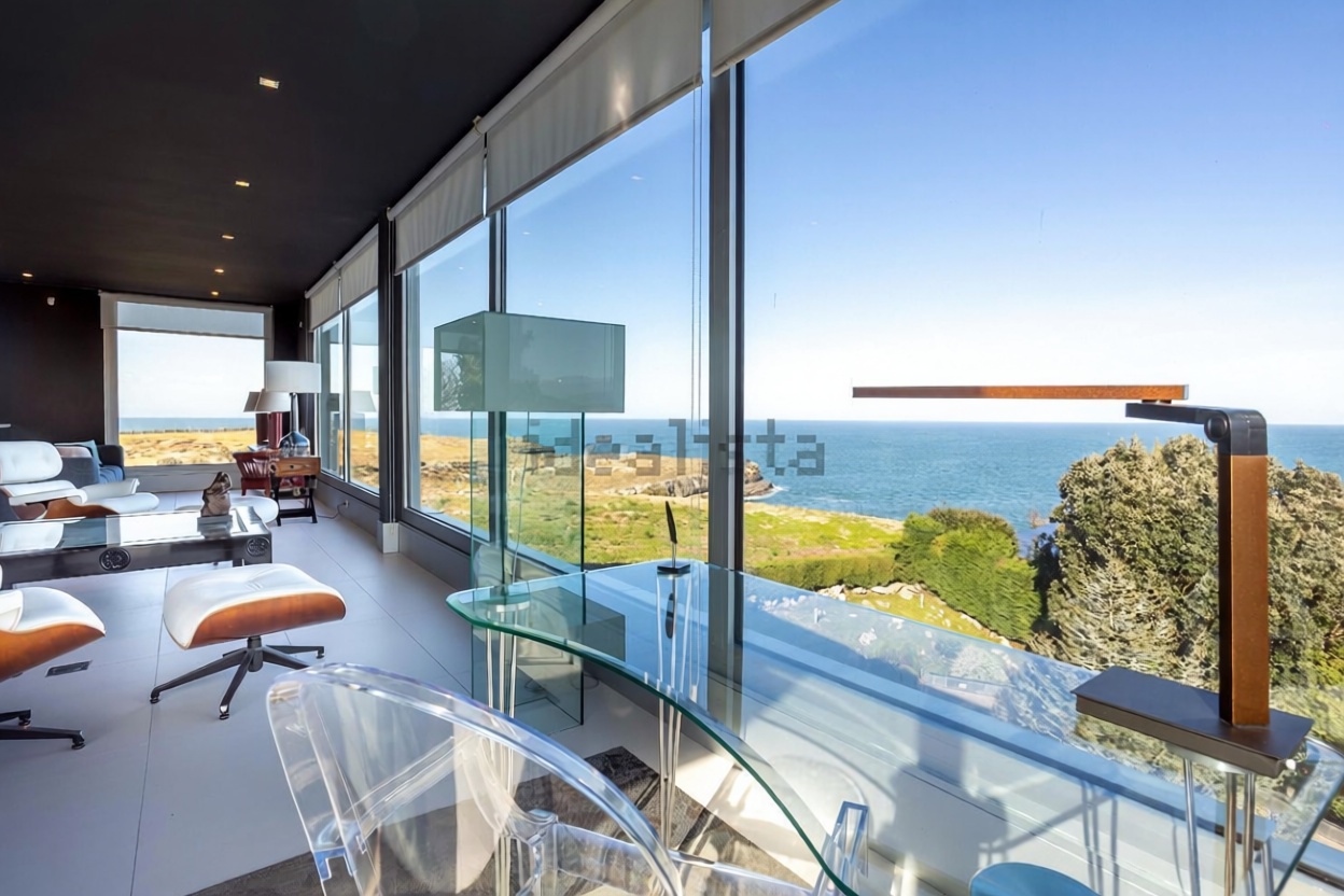 Chalet with direct beach access in Ajo — Living room