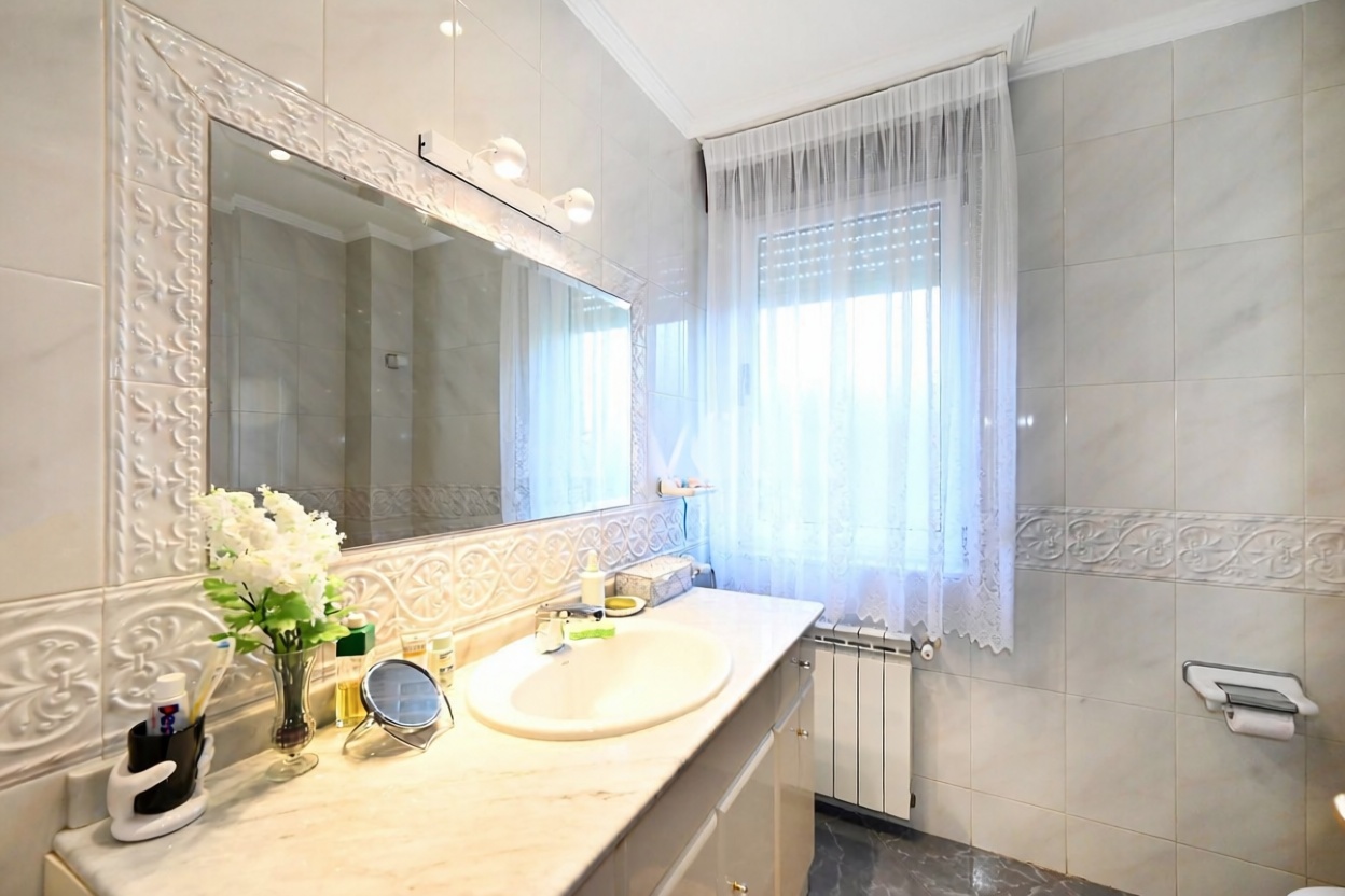Chalet with direct beach access in Ajo — Bathroom