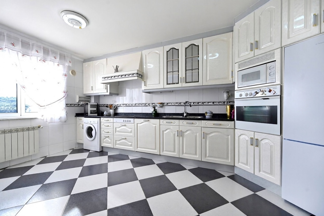 Chalet with direct beach access in Ajo — Kitchen