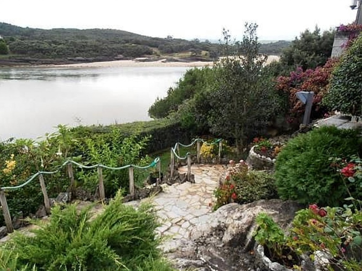 Chalet with direct beach access in Ajo — Sea view