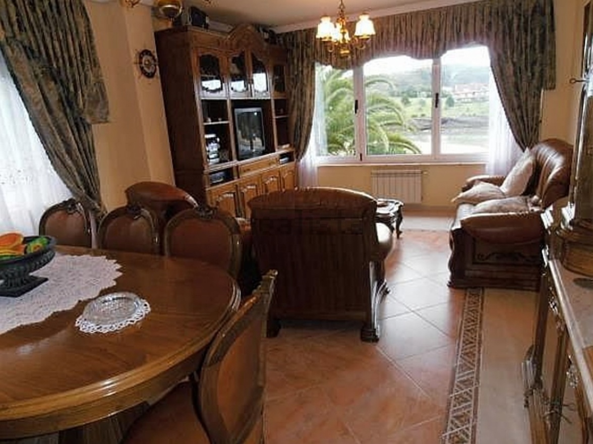 Chalet with direct beach access in Ajo — Living room