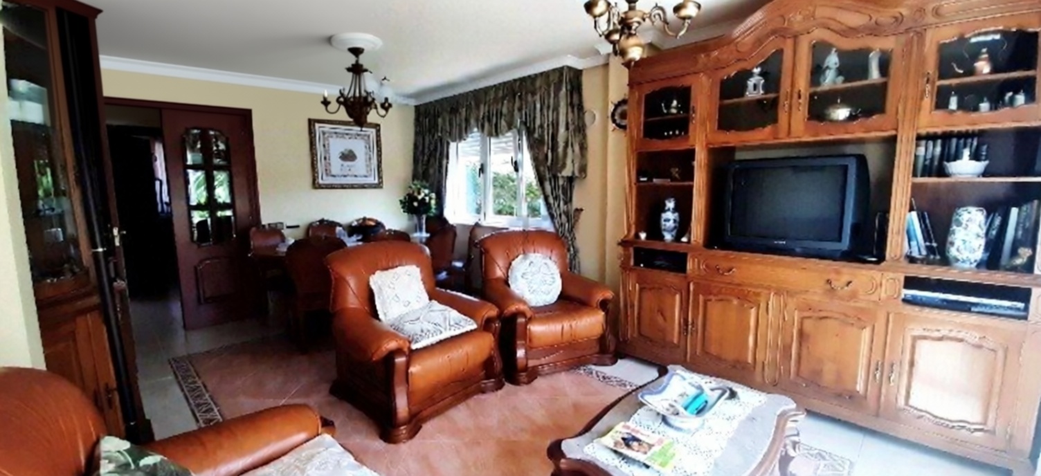 Chalet with direct beach access in Trasmiera, Cantabria — Living room