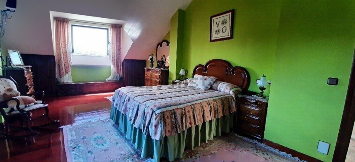 Chalet with direct beach access in Trasmiera, Cantabria — Bedroom