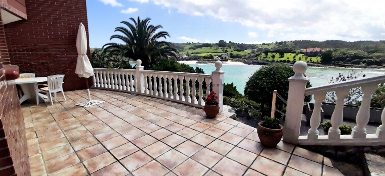 Chalet with direct beach access in Trasmiera, Cantabria