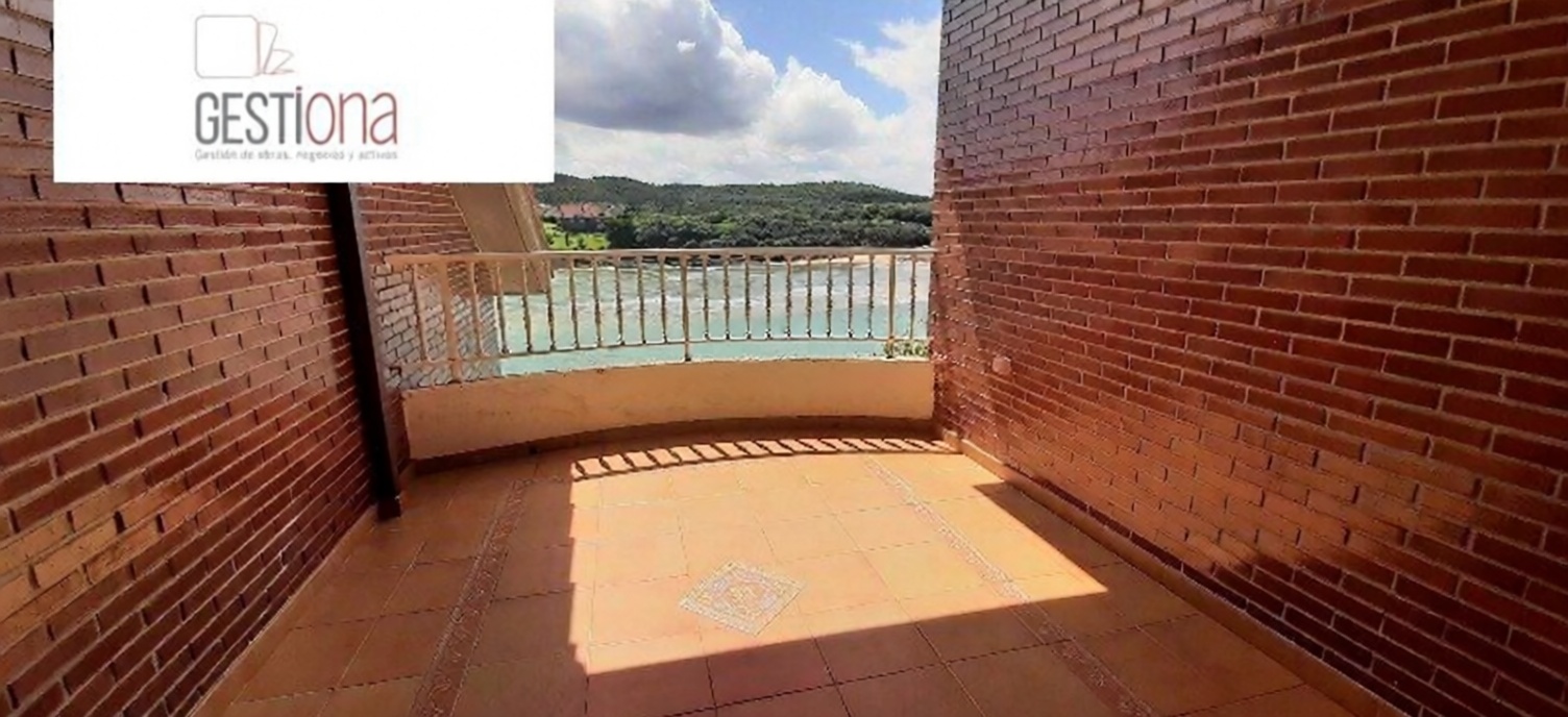 Chalet with direct beach access in Trasmiera, Cantabria — Sea terrace