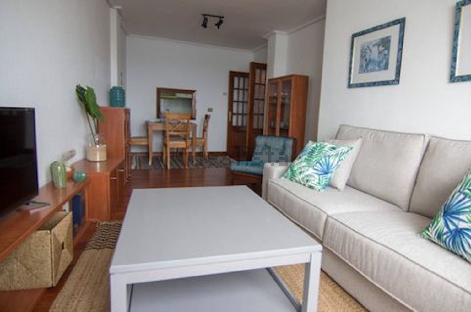 Apartamento em primeira linha de praia em Isla — Sala