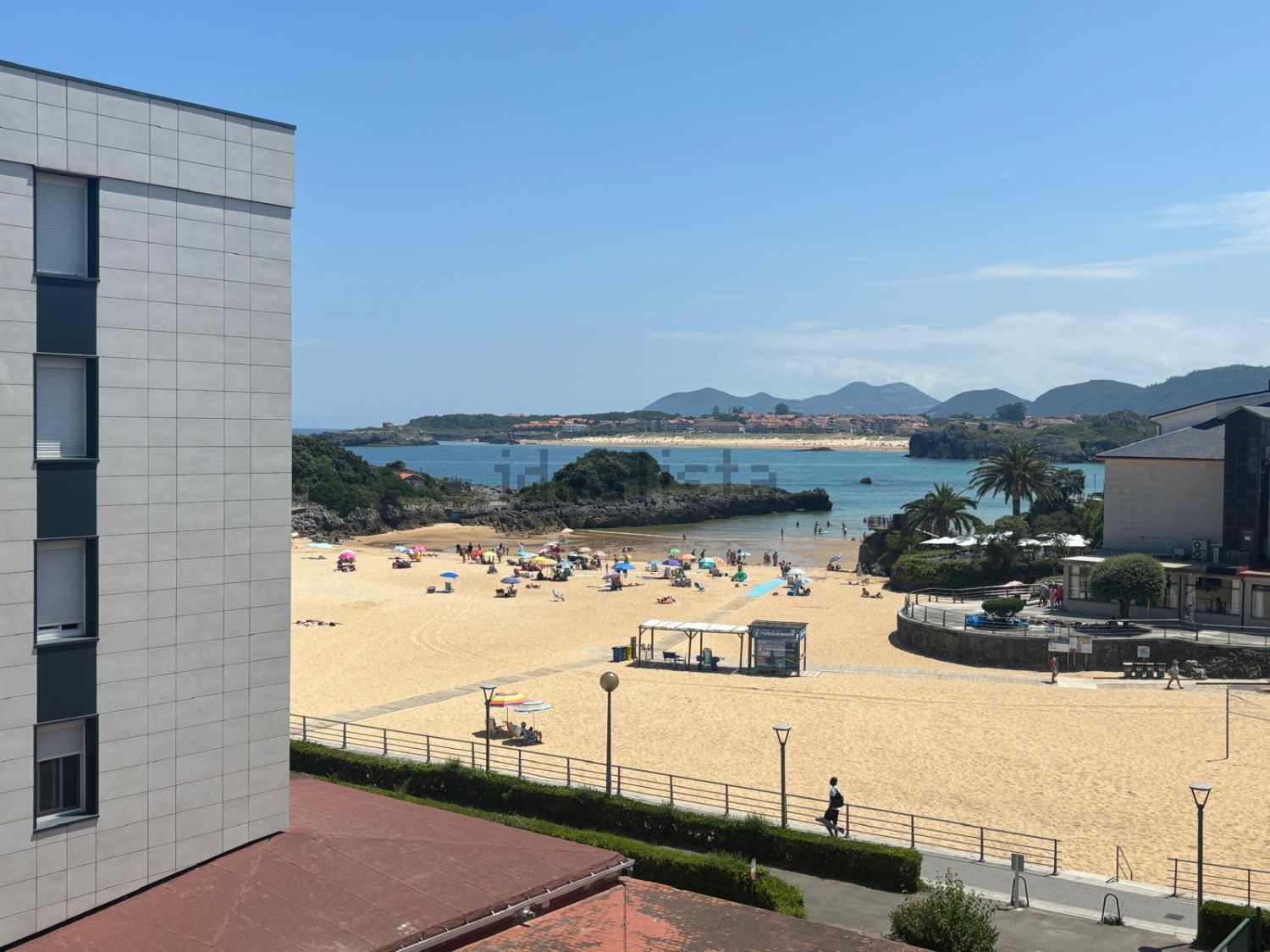 Apartamento em primeira linha de praia em Isla — Vista mar