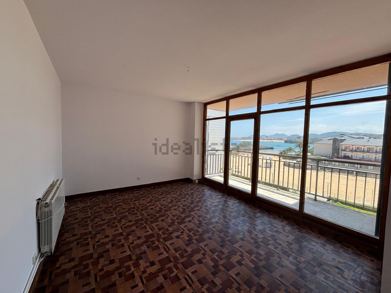 Apartamento em primeira linha de praia em Isla — Sala