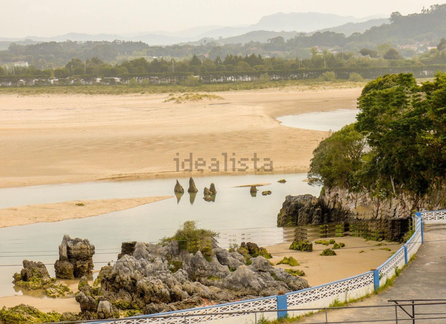 Apartamento em primeira linha de praia em Isla — Vista mar