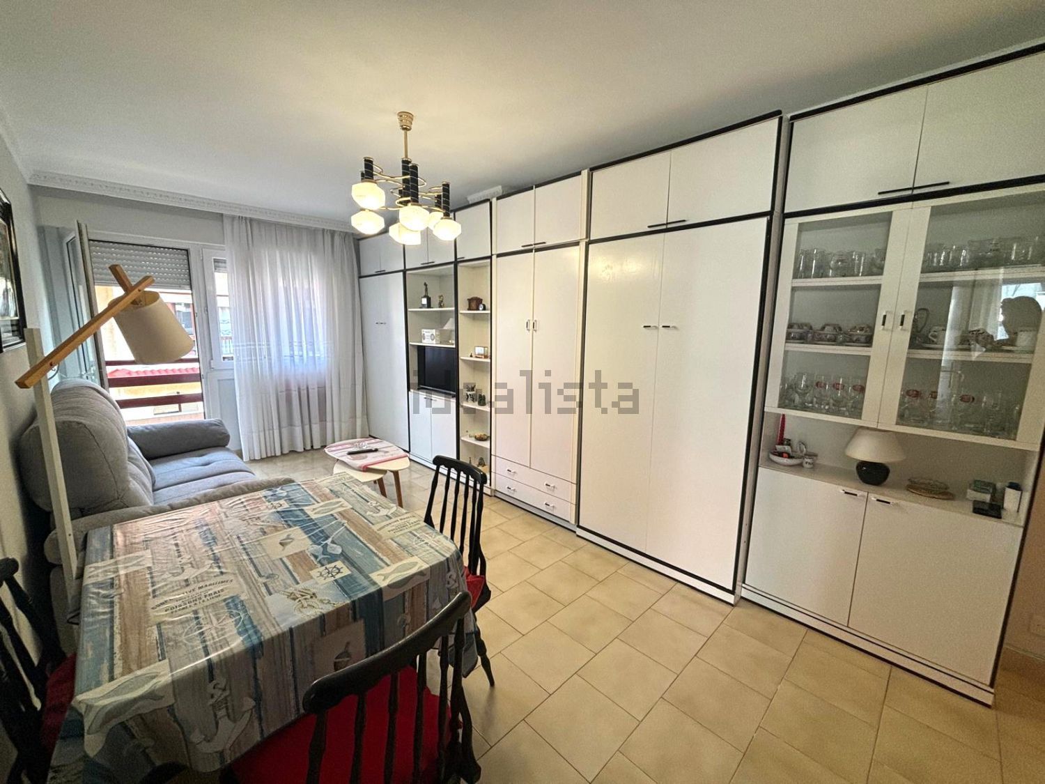 Apartamento em primeira linha de praia em Noja — Sala
